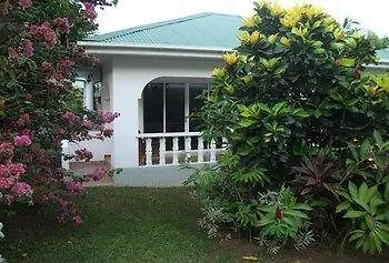 Marl Self Catering * Pointe La Rue